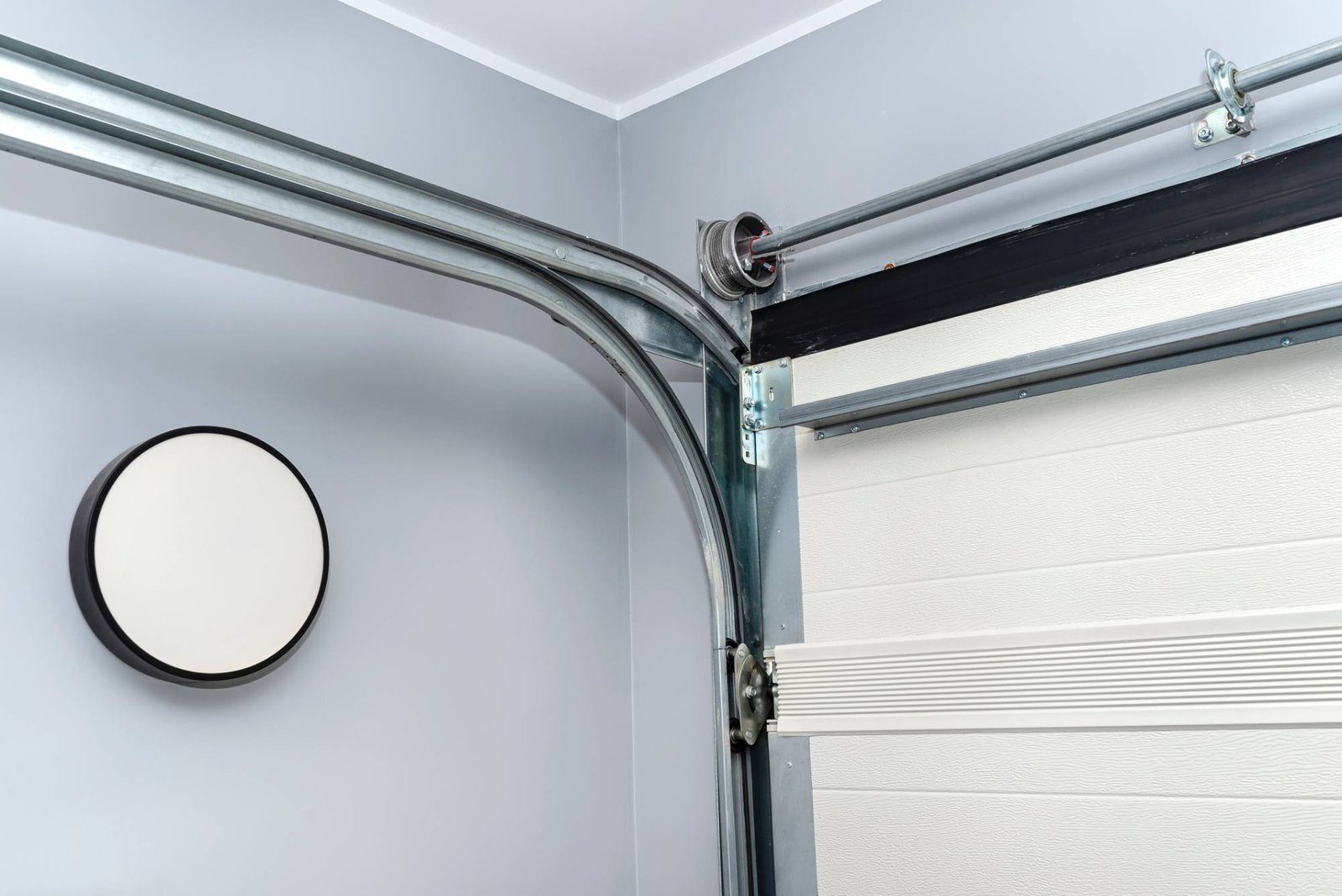 When-to-Replace-Garage-Door-Rollers